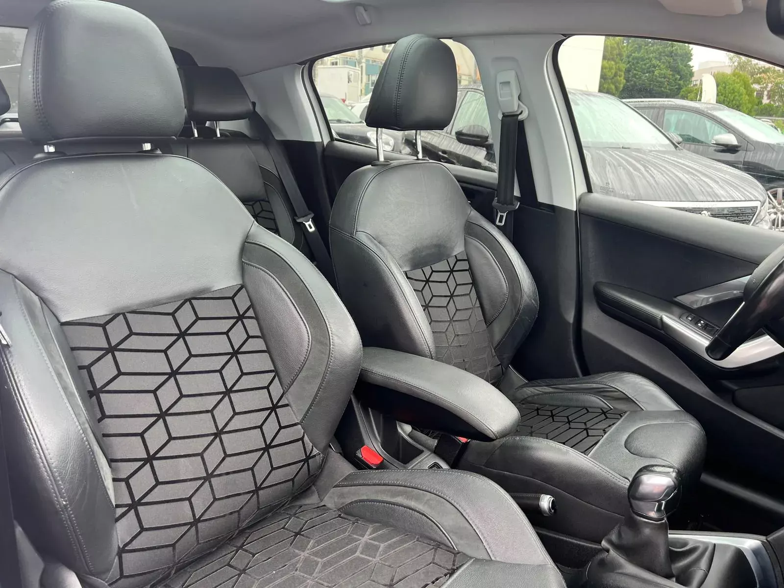 Peugeot 208 1.2 PureTech Allure 15