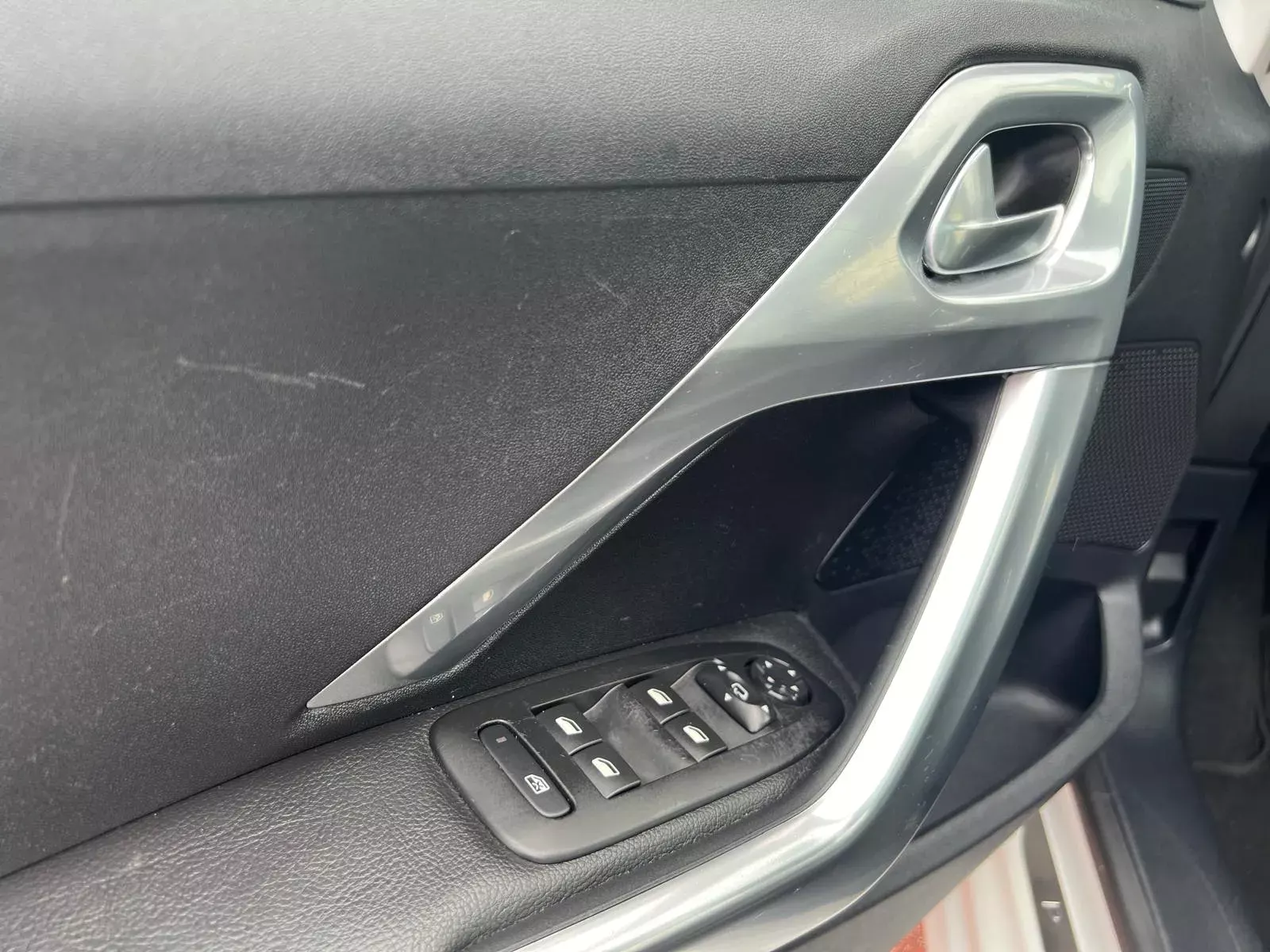 Peugeot 208 1.2 PureTech Allure 18