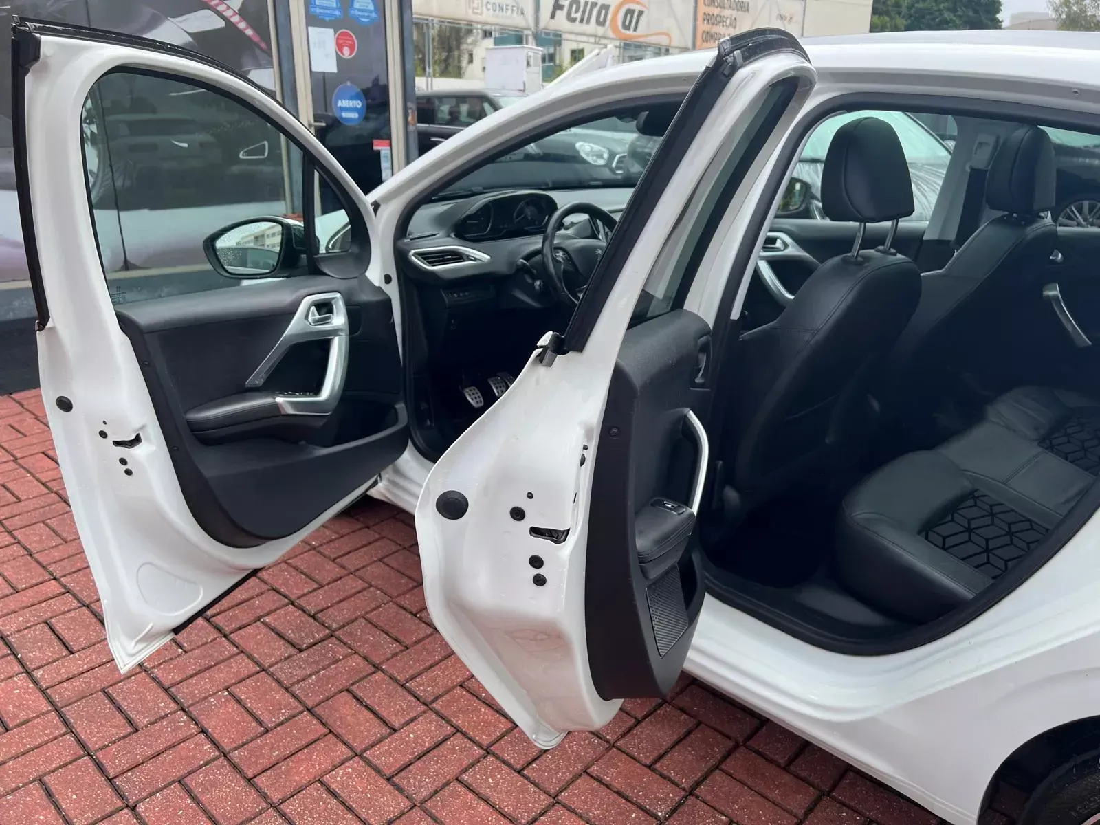 Peugeot 208 1.2 PureTech Allure 29