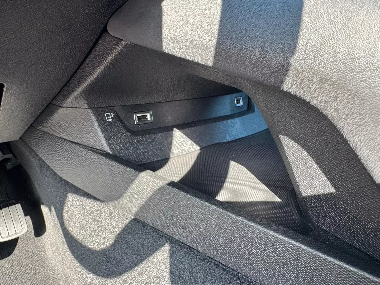 Peugeot 508 SW 1.6 Hybrid Allure e-EAT8 31