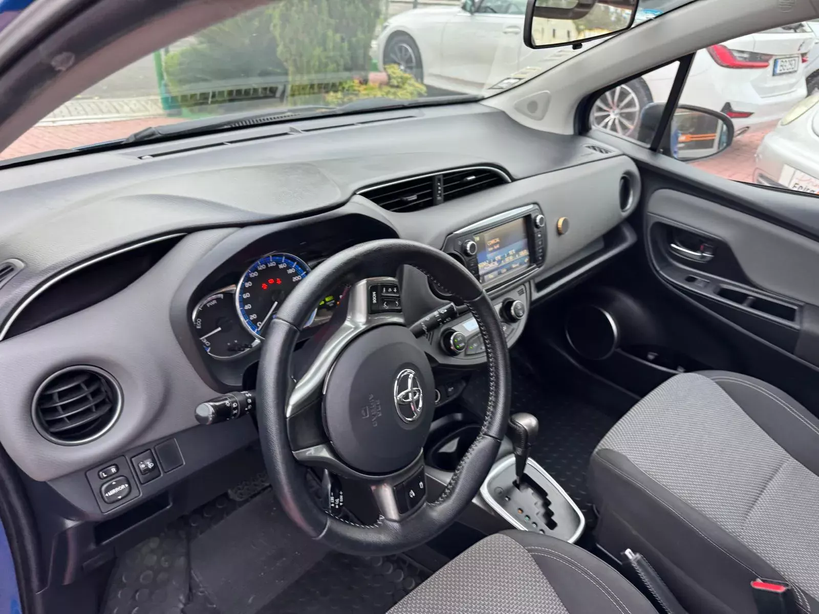 Toyota Yaris 1.5 HSD Comfort+Navi 15