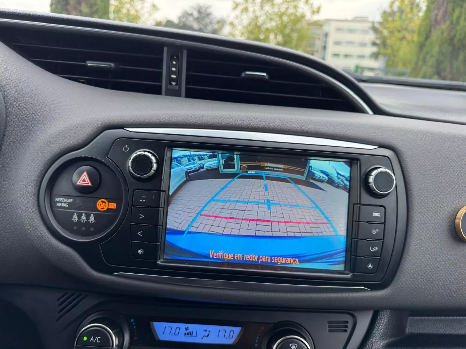 Toyota Yaris 1.5 HSD Comfort+Navi 23