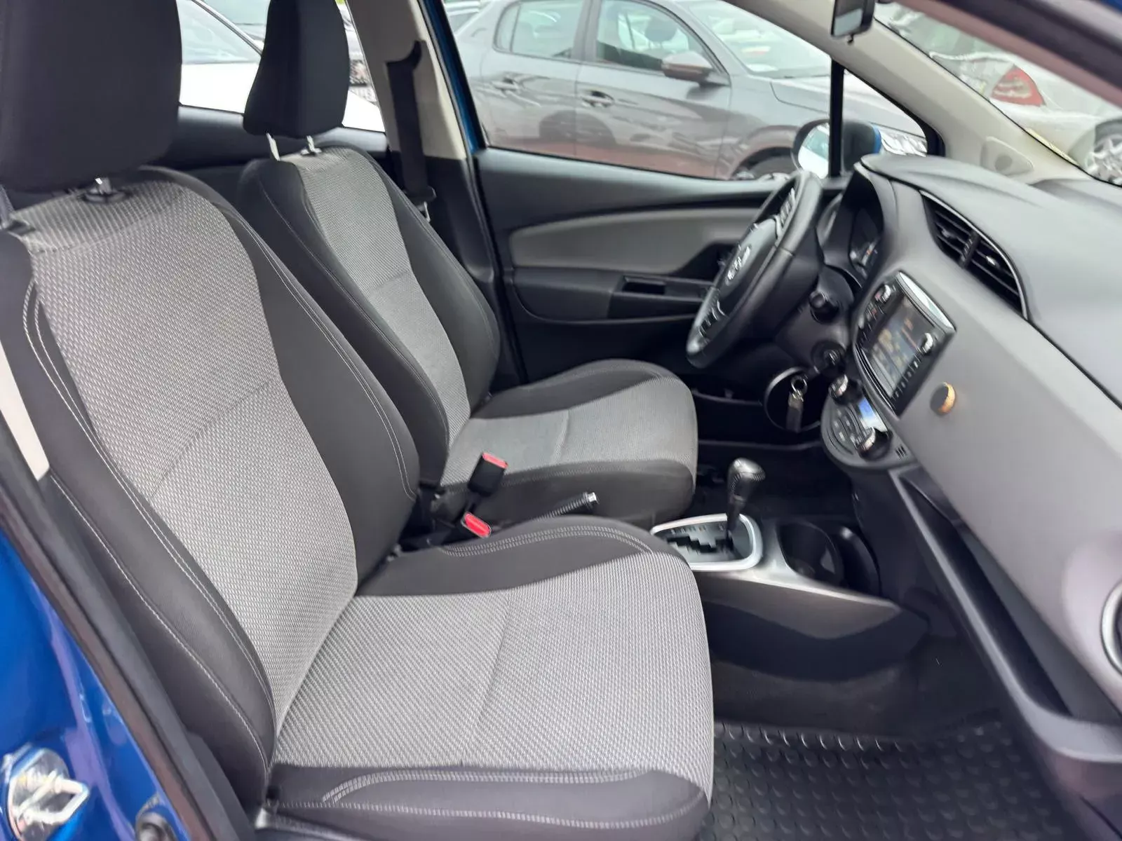 Toyota Yaris 1.5 HSD Comfort+Navi 42