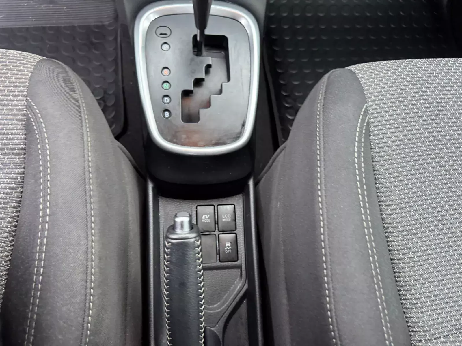 Toyota Yaris 1.5 HSD Comfort+Navi 57