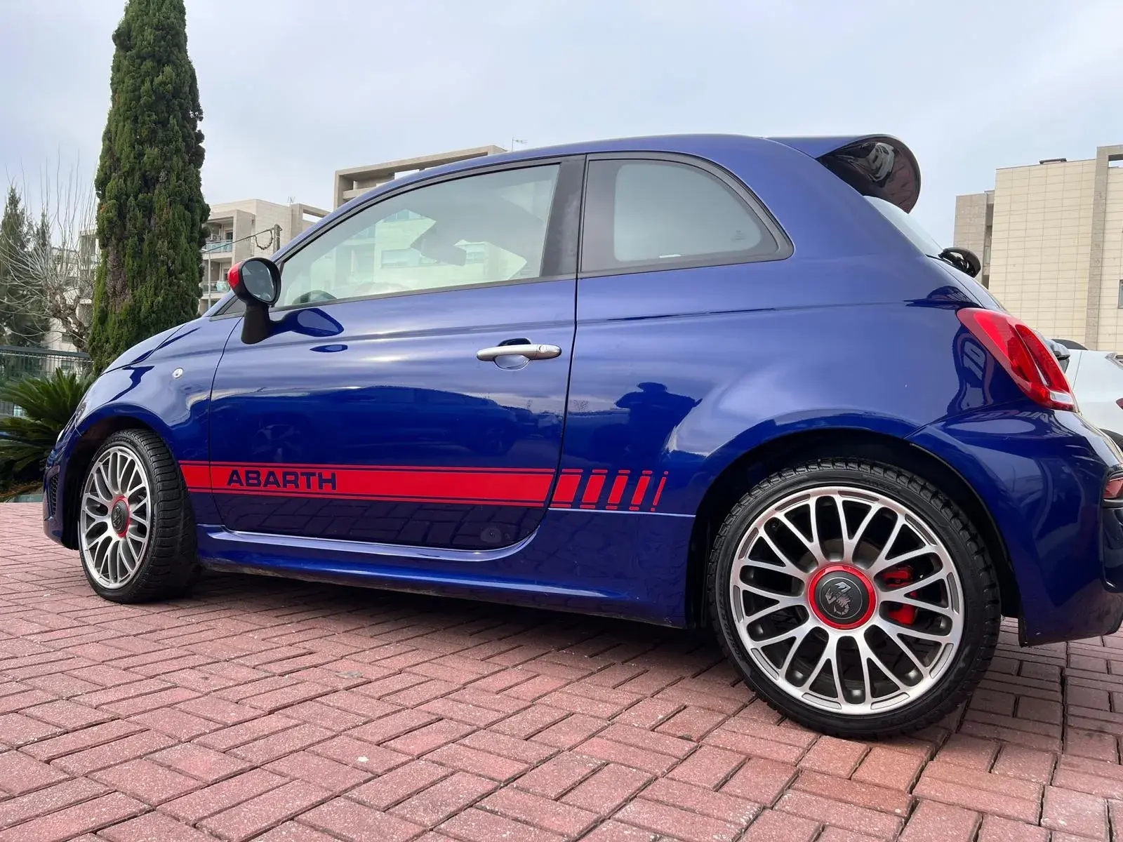 Abarth 500e C Outro 7