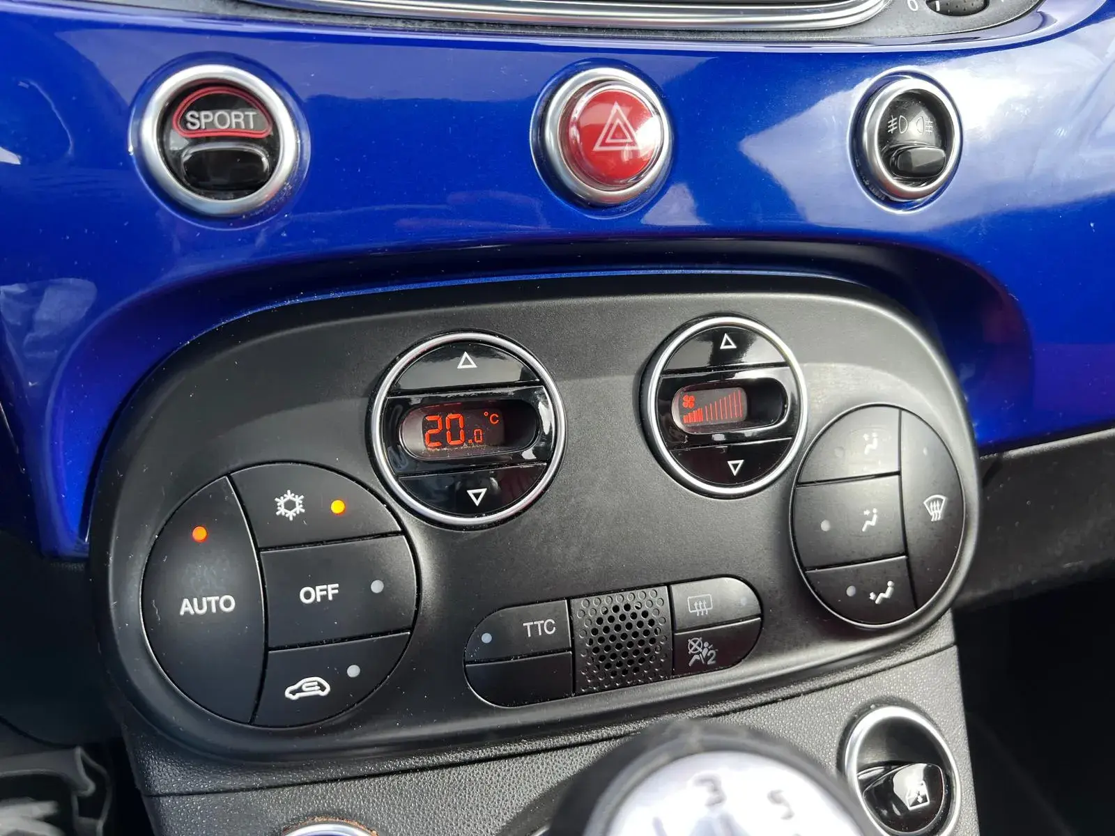 Abarth 500e C Outro 25