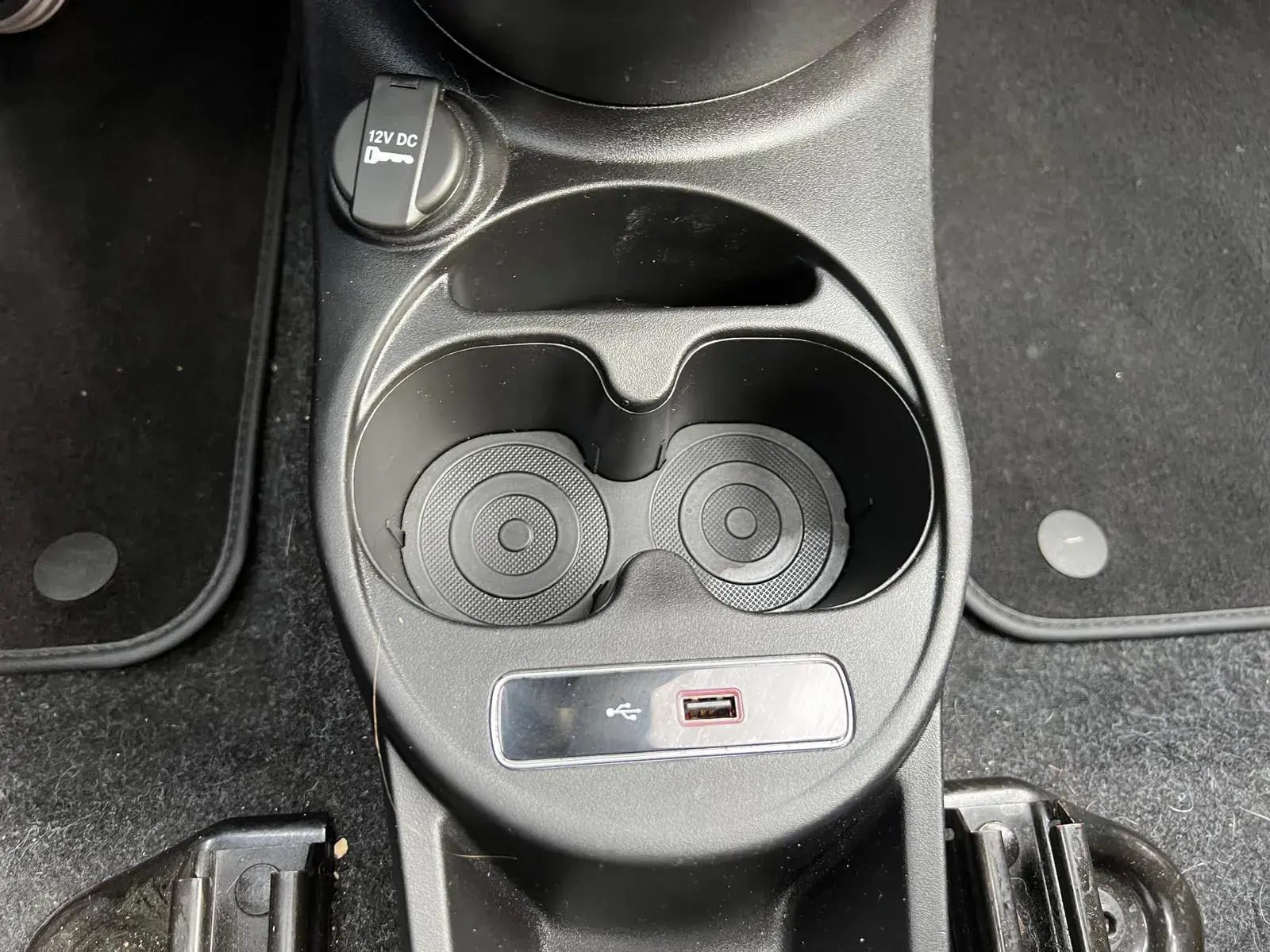 Abarth 500e C Outro 26