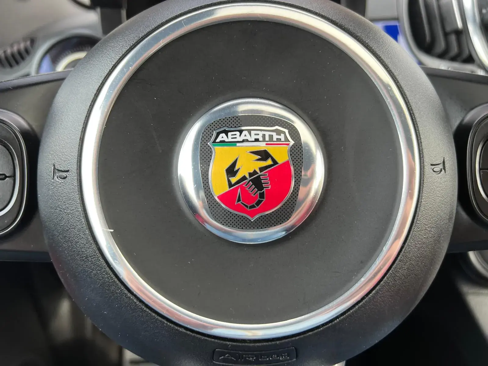 Abarth 500e C Outro 31