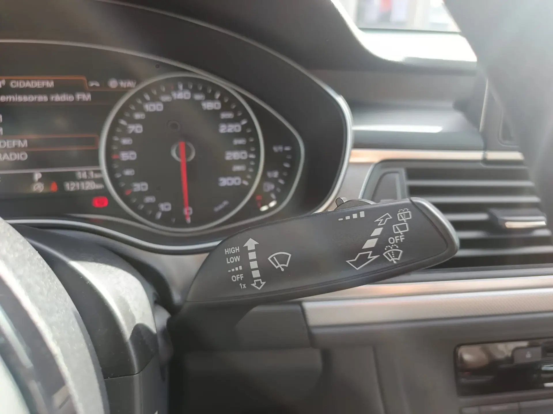 Audi A6 Avant 3.0 TDi V6 Business Line Sport S tronic 23