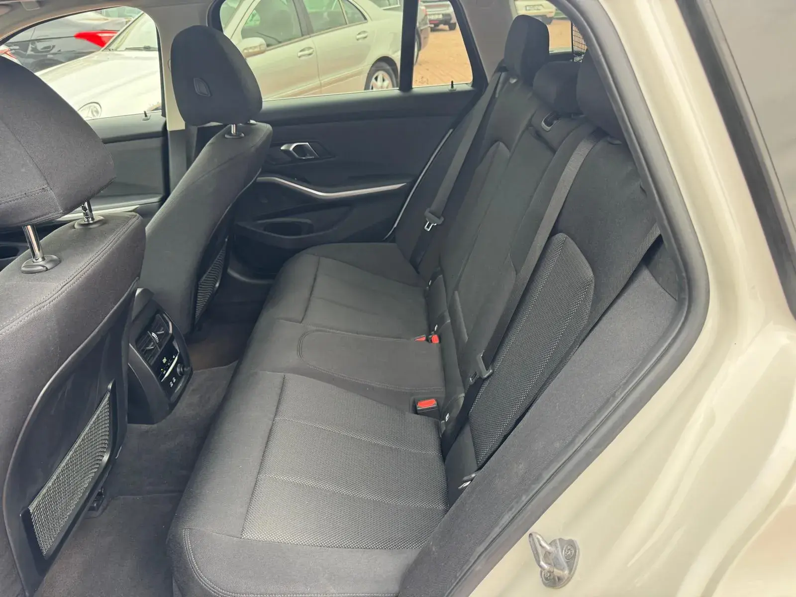 BMW 320 d Touring Auto 13