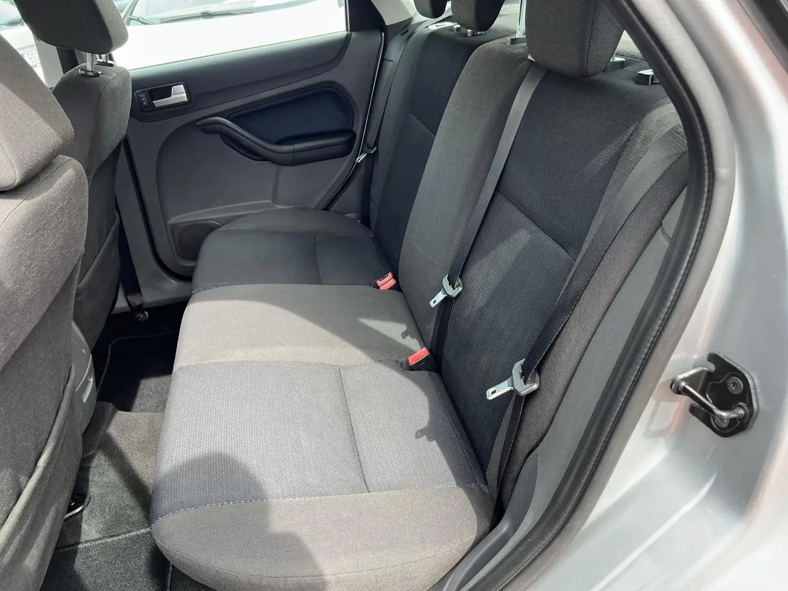 Ford Focus 1.4 16V Trend 8