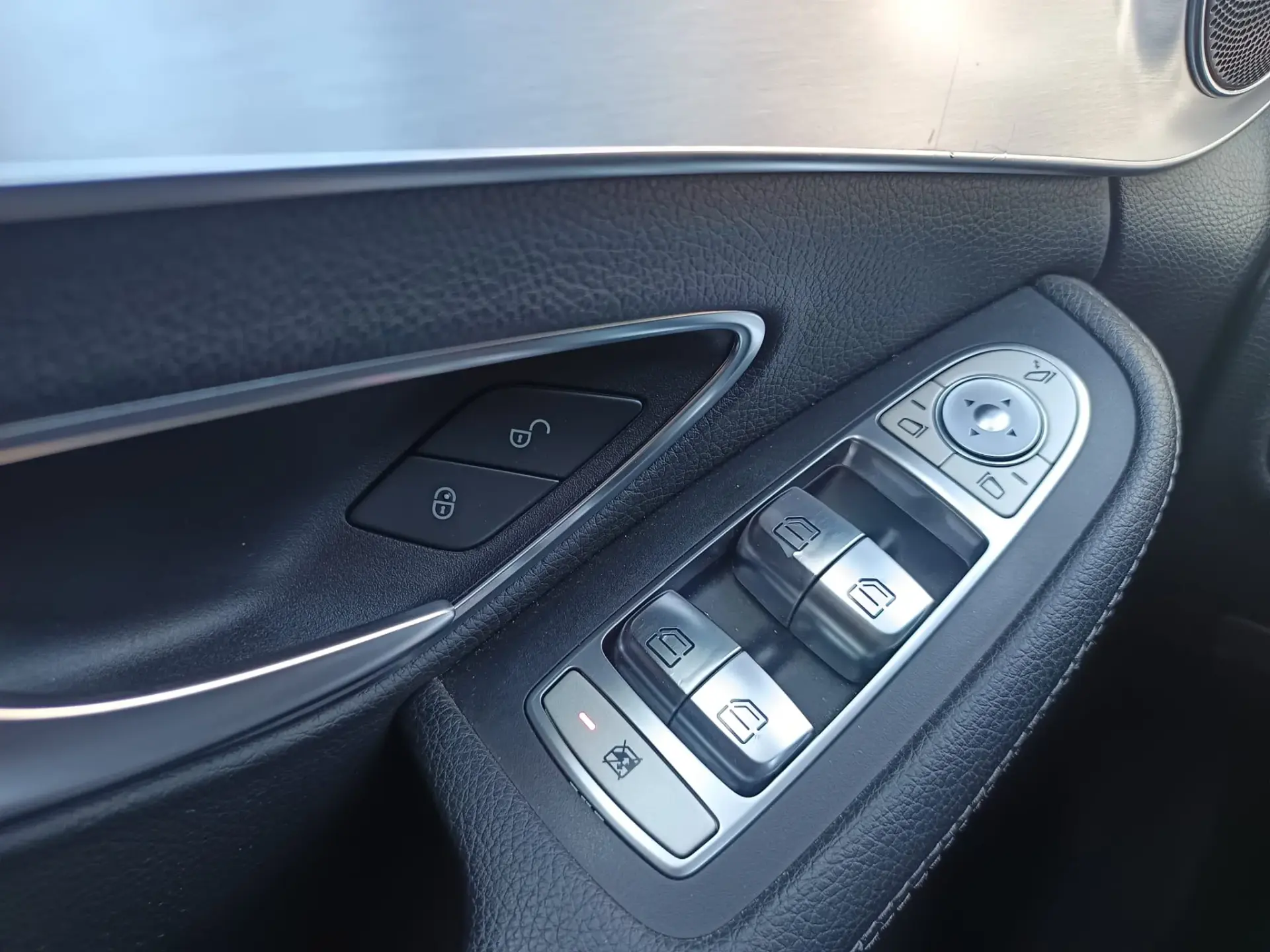 Mercedes-Benz C 300 BlueTEC Hybrid AMG Line 17