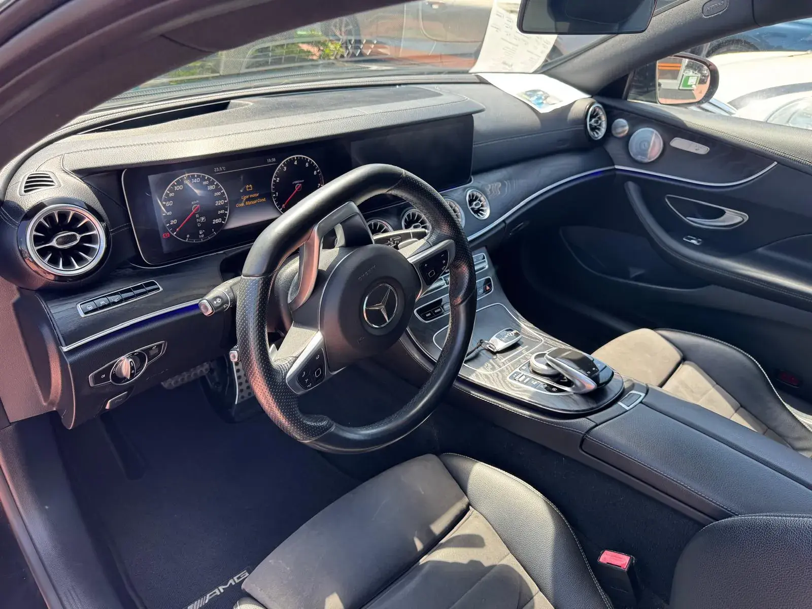 Mercedes-Benz E 300 AMG Line 12