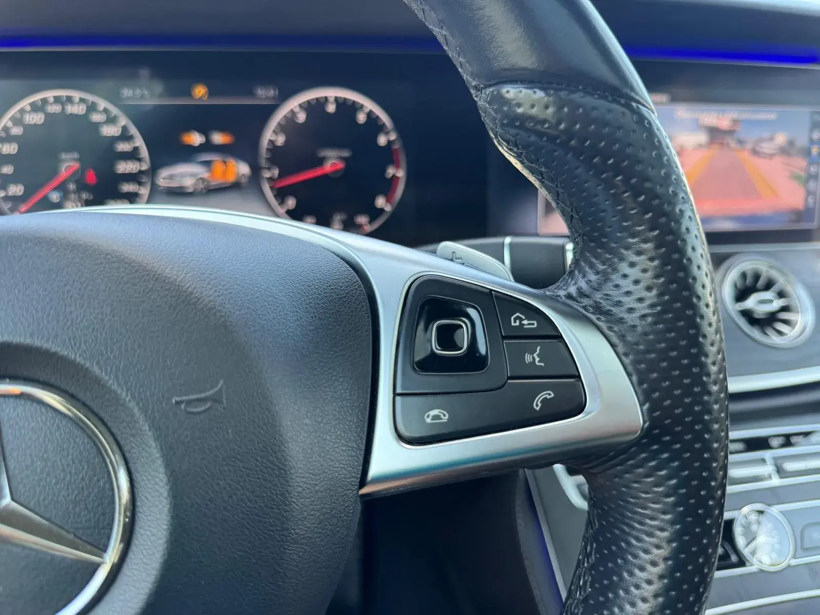 Mercedes-Benz E 300 AMG Line 29