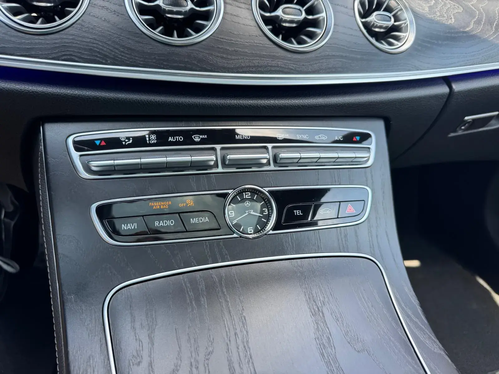 Mercedes-Benz E 300 AMG Line 33