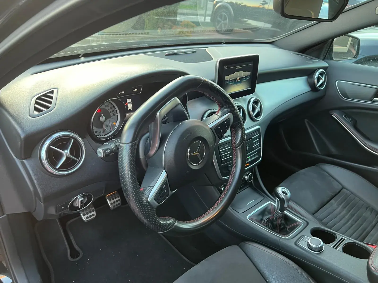 Mercedes-Benz GLA 180 CDi AMG Line 12