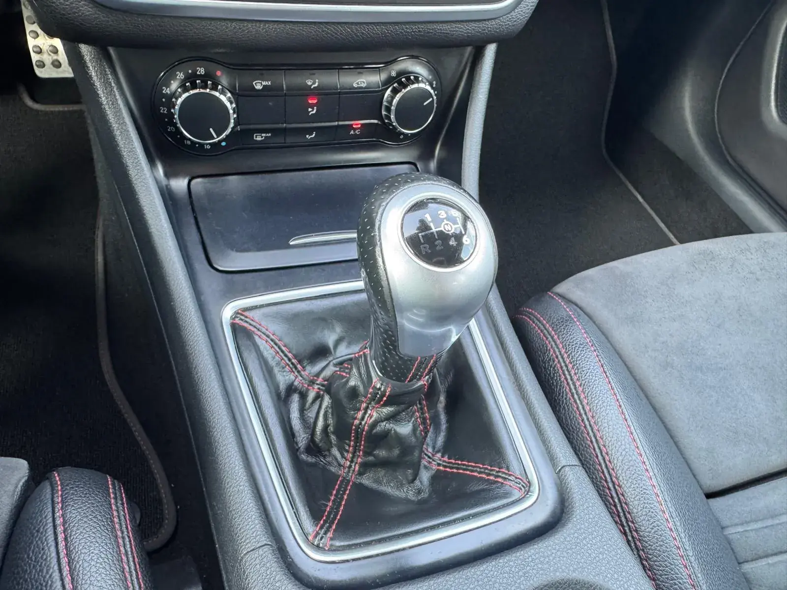 Mercedes-Benz GLA 180 CDi AMG Line 49