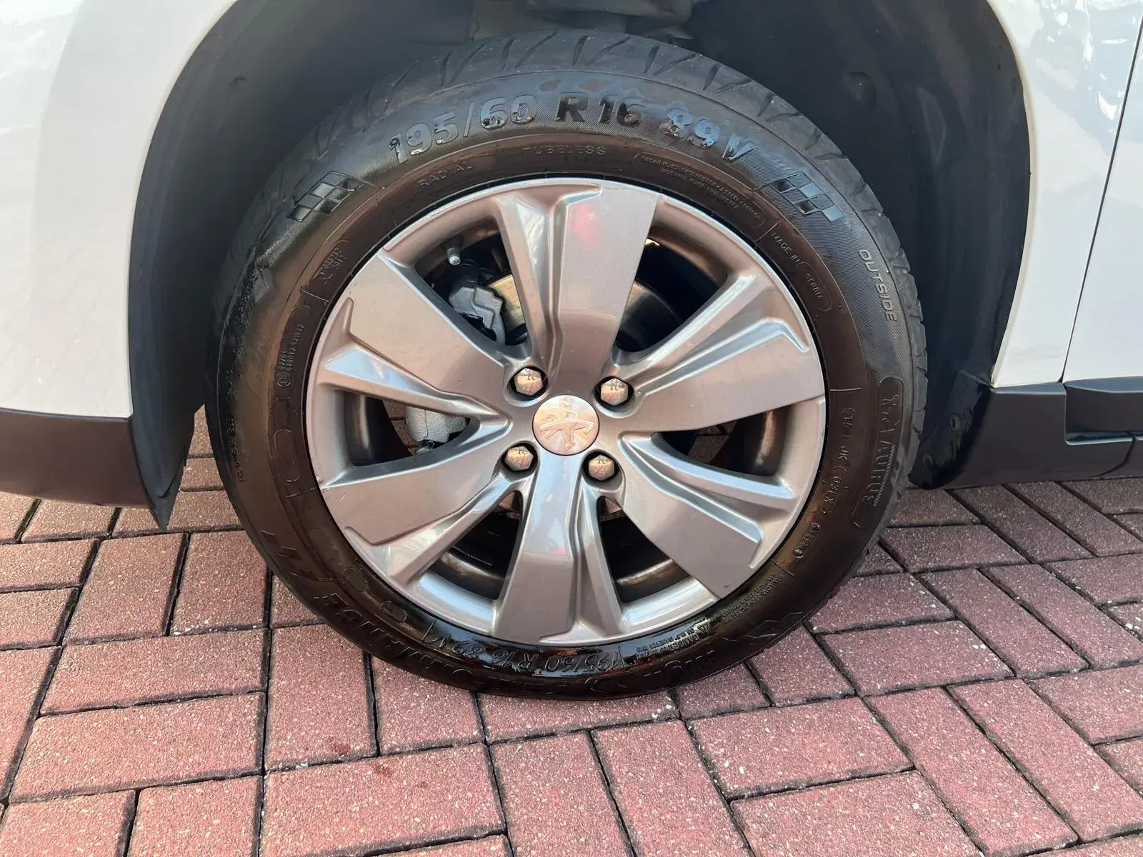 Peugeot 2008 1.2 PureTech Style 6