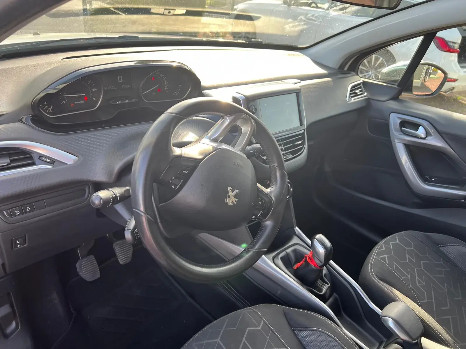 Peugeot 2008 1.2 PureTech Style 8