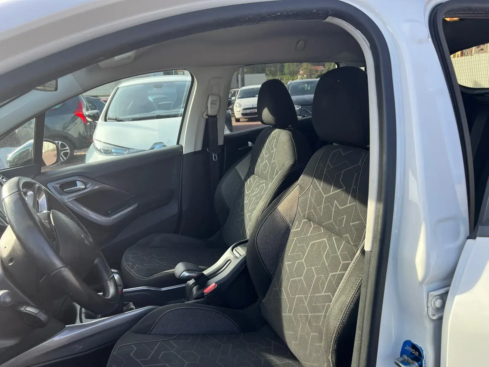 Peugeot 2008 1.2 PureTech Style 10