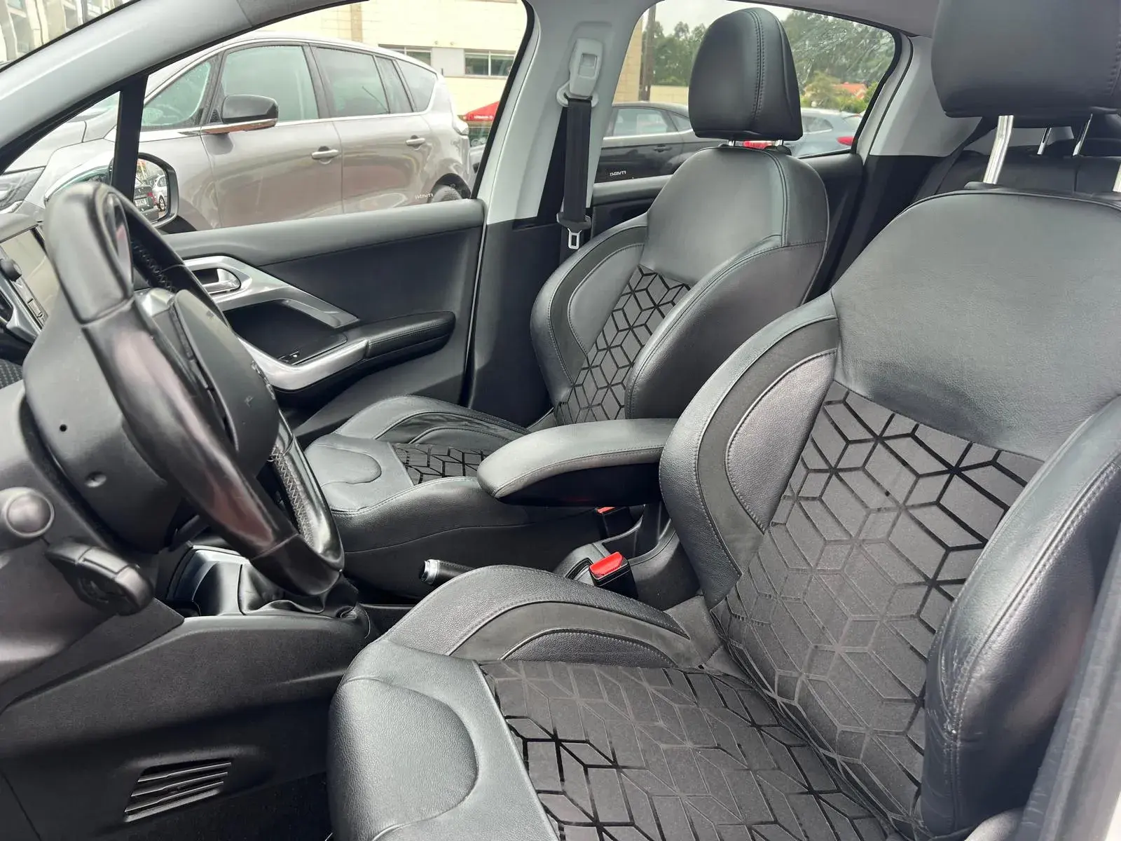 Peugeot 208 1.2 PureTech Allure 13