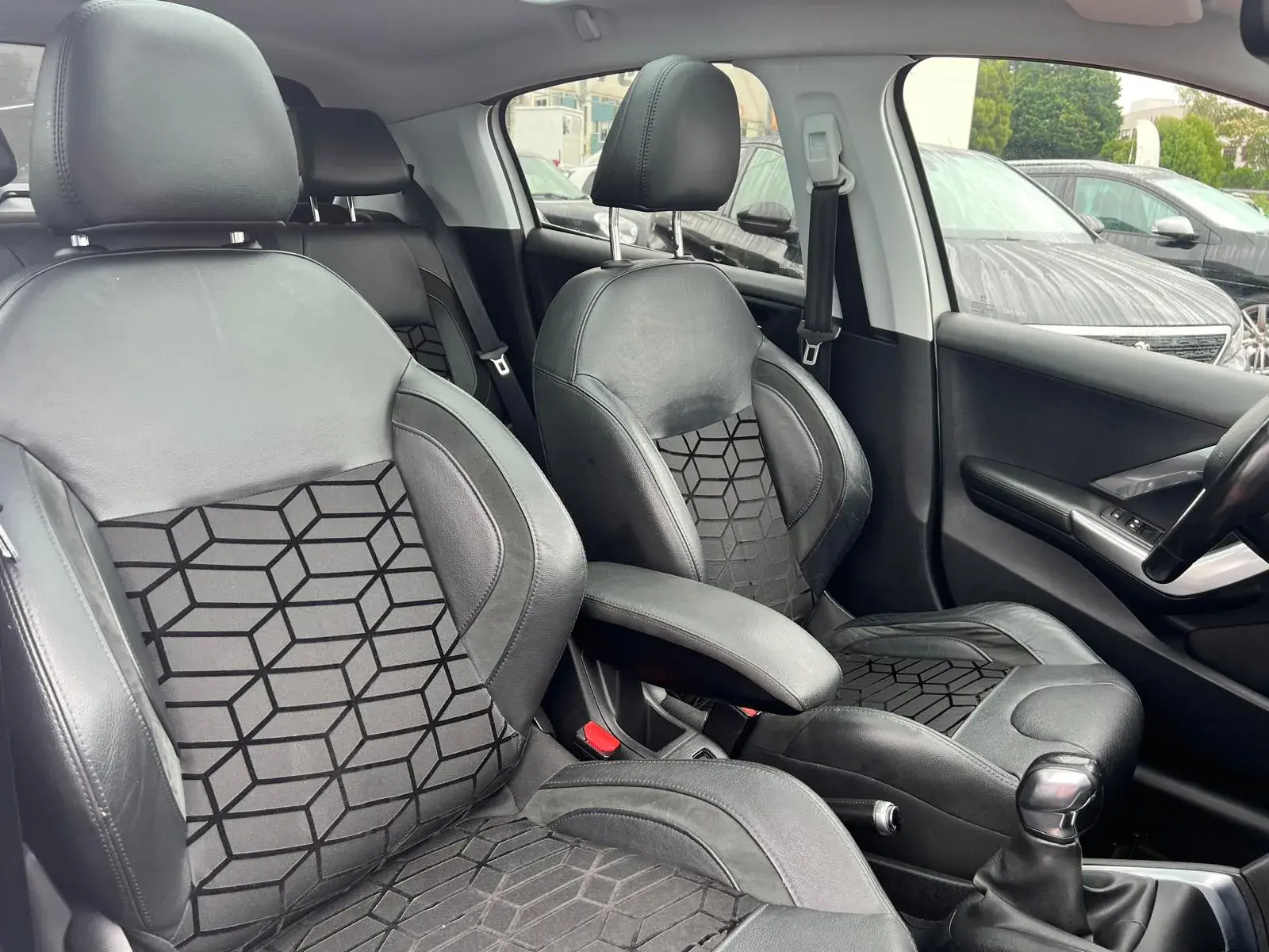 Peugeot 208 1.2 PureTech Allure 15