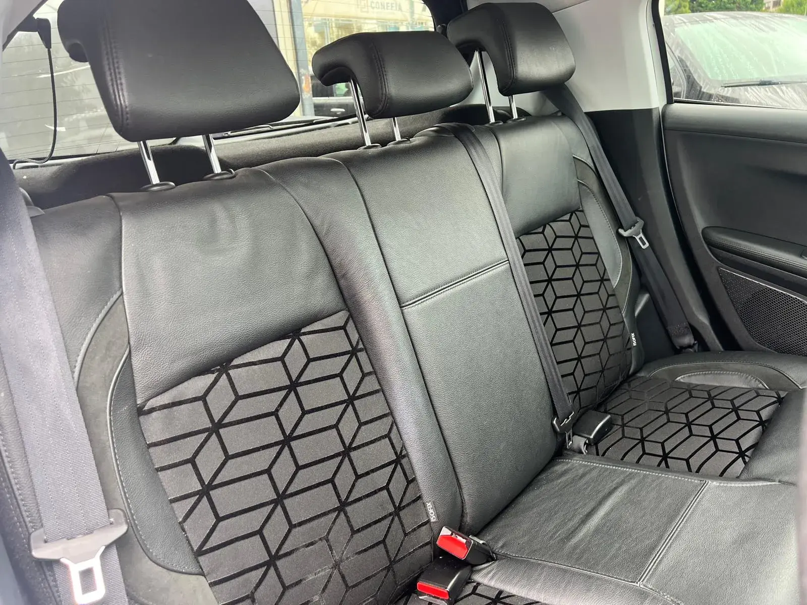 Peugeot 208 1.2 PureTech Allure 17