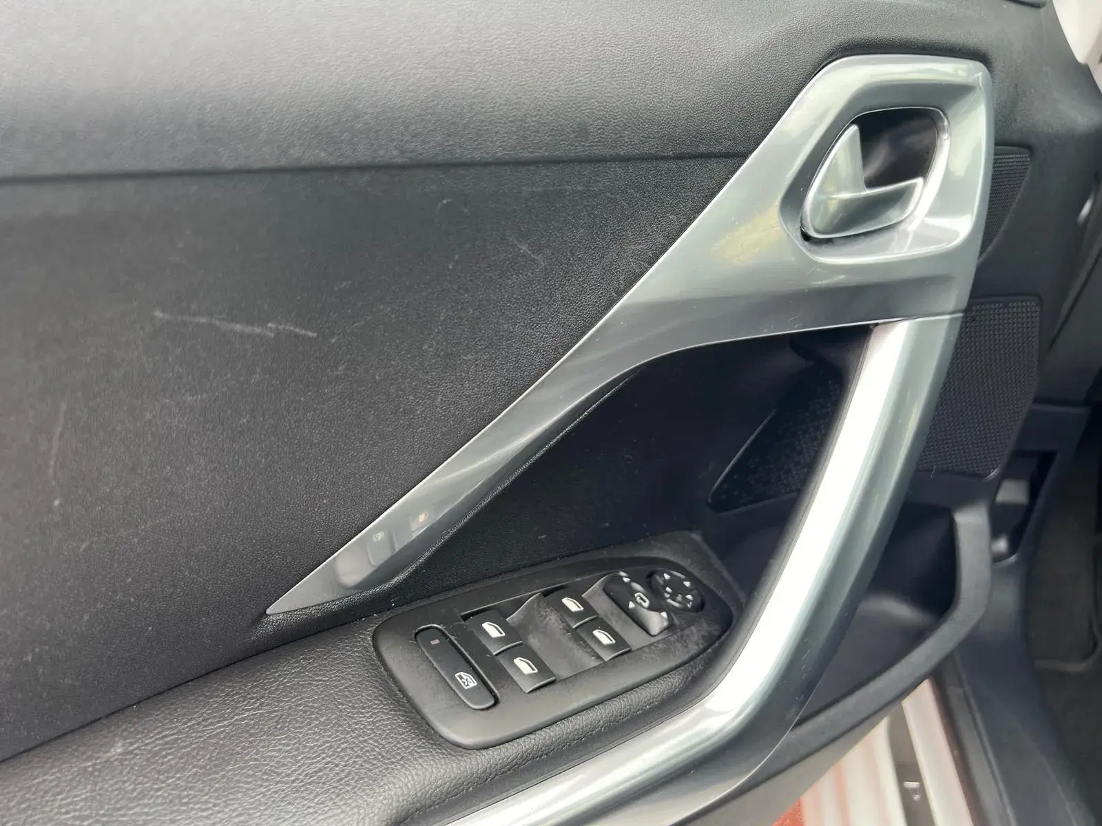 Peugeot 208 1.2 PureTech Allure 18