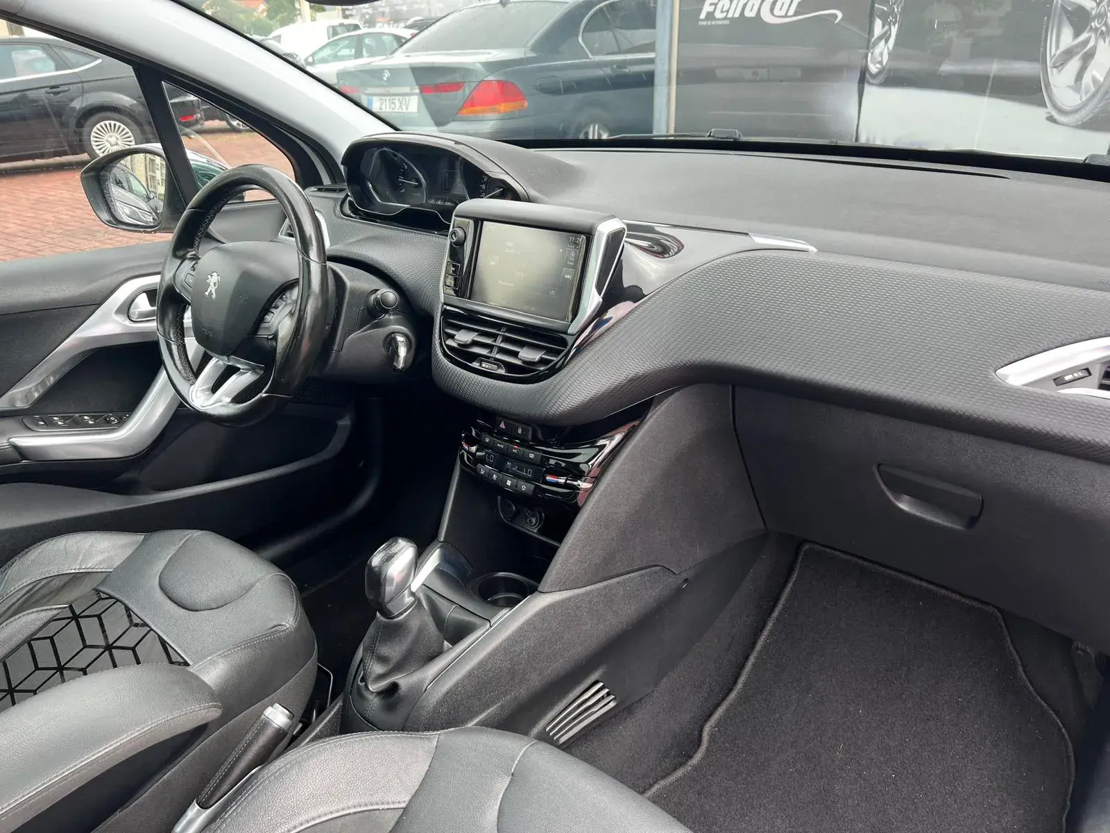 Peugeot 208 1.2 PureTech Allure 32