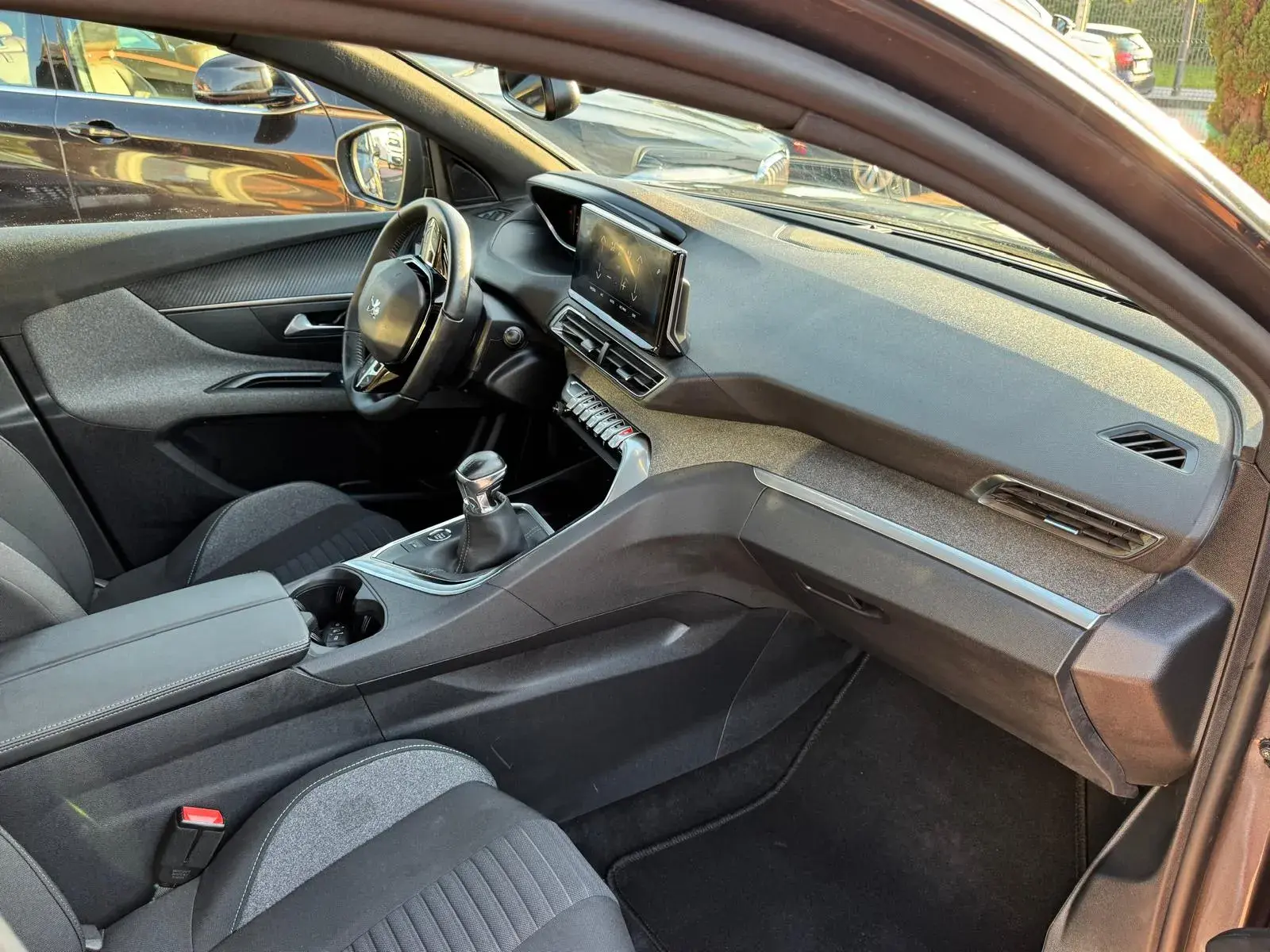 Peugeot 3008 1.2 PureTech Allure 13