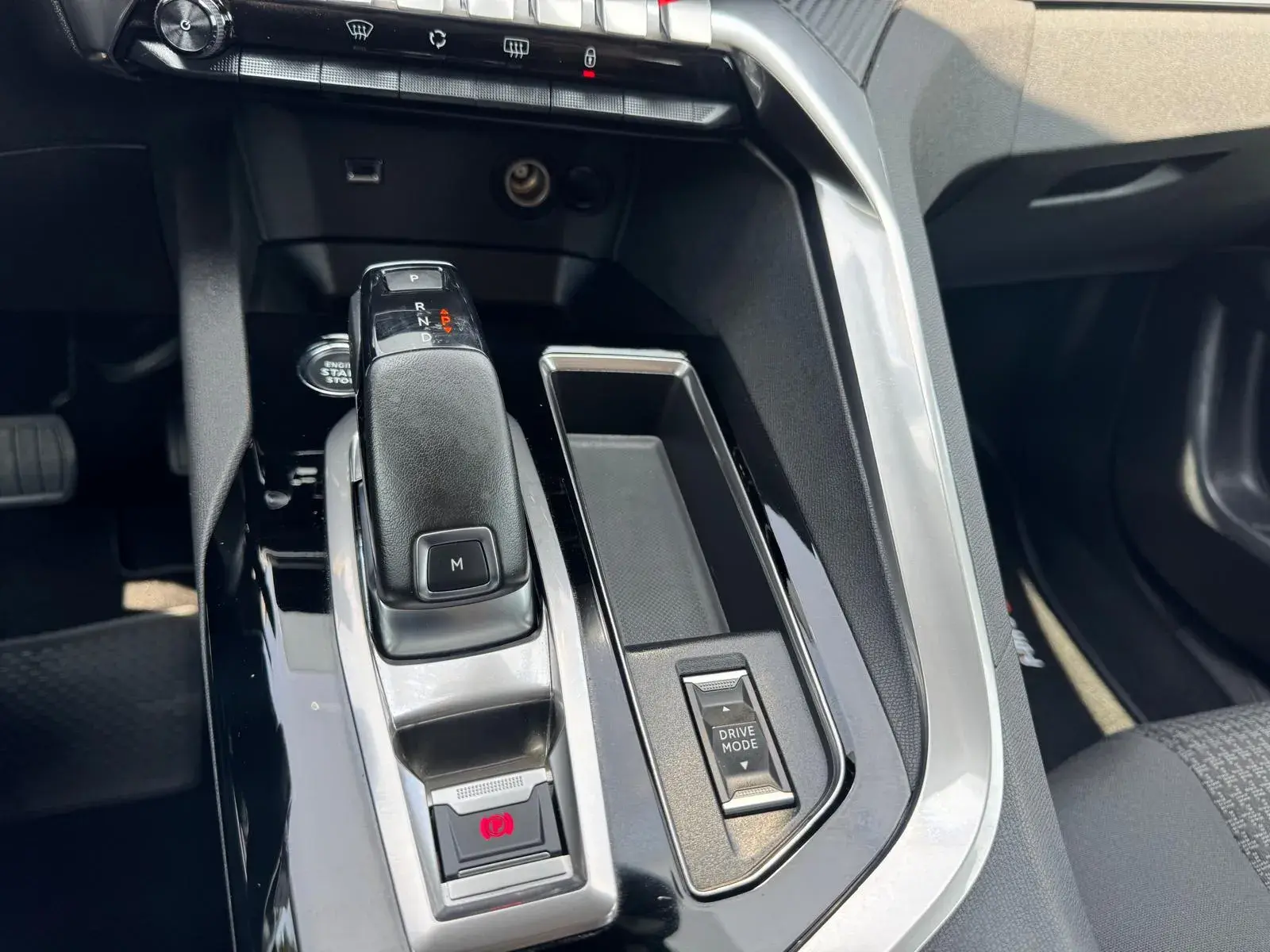 Peugeot 3008 1.5 BlueHDi Active Pack EAT8 24