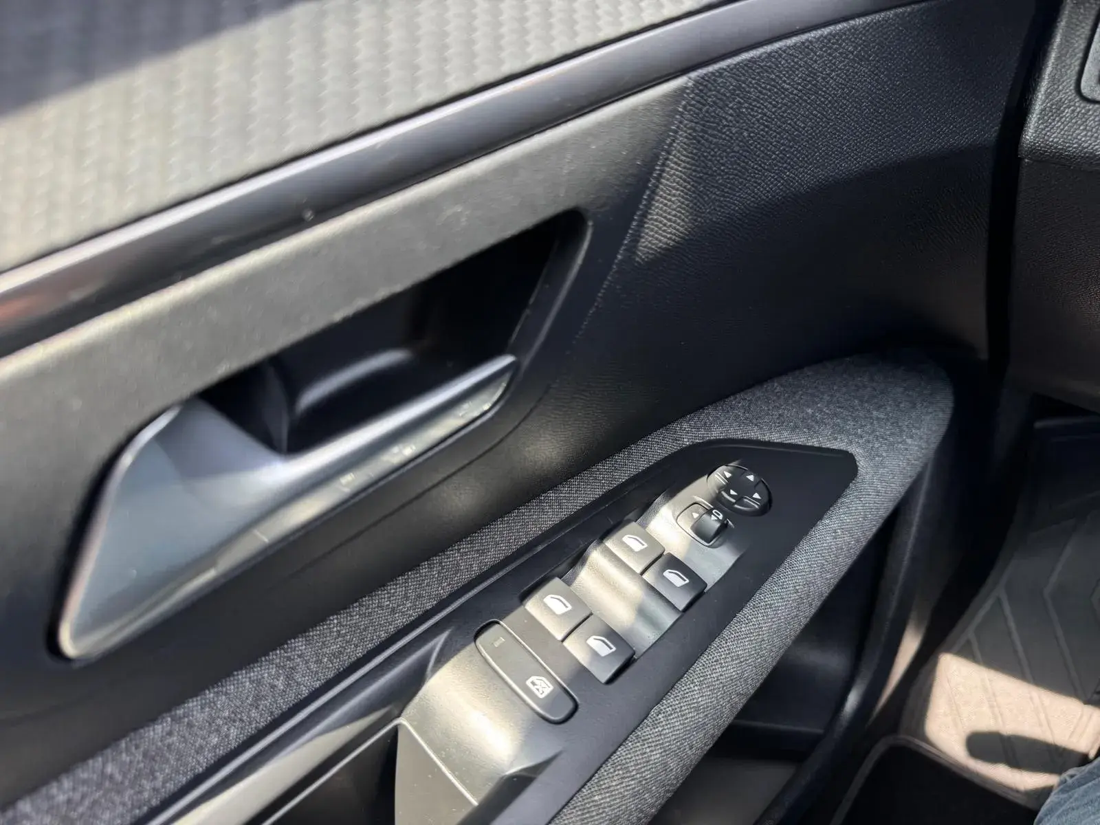 Peugeot 3008 1.5 BlueHDi Active Pack EAT8 26