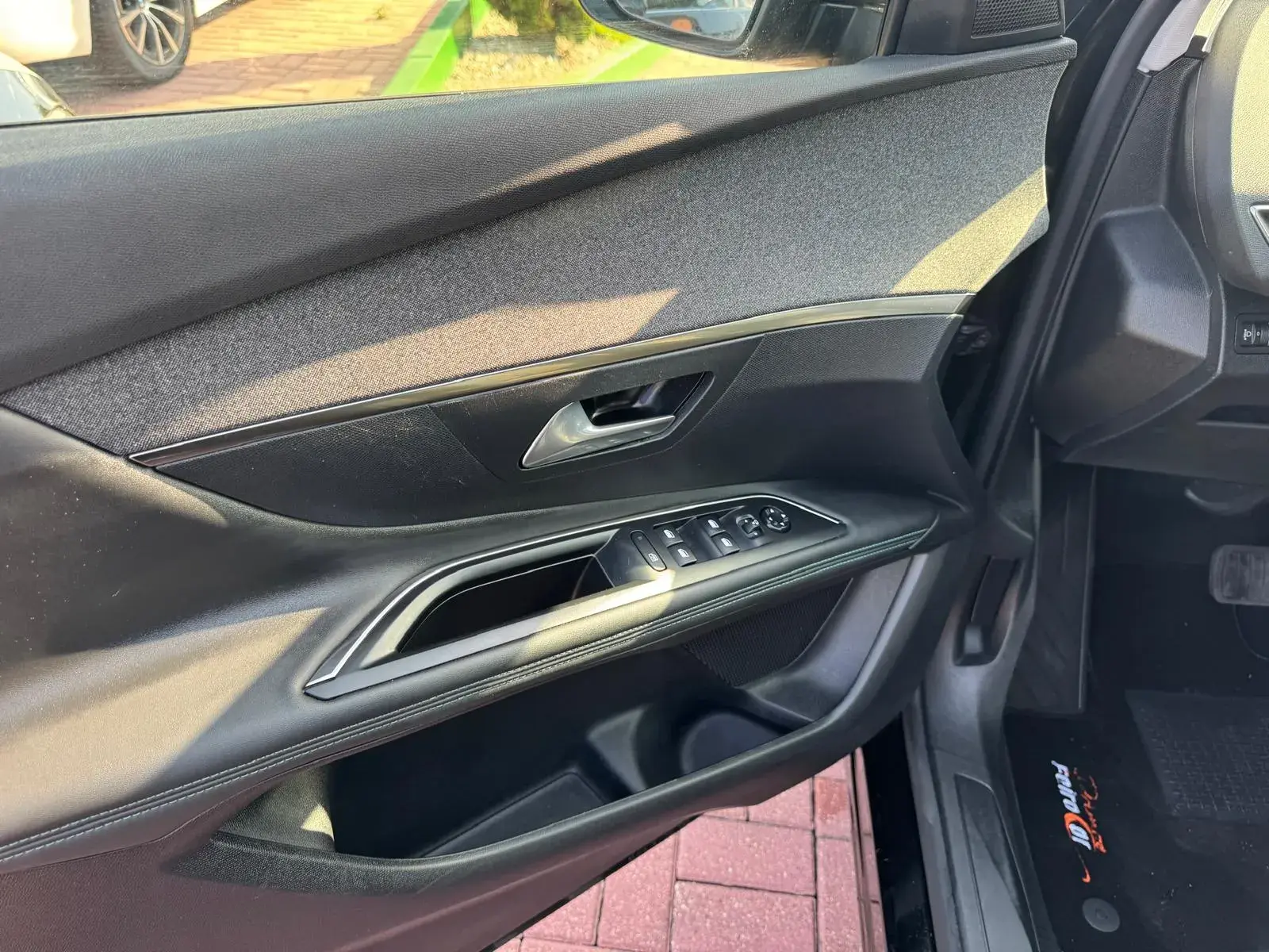 Peugeot 3008 1.6 Hybrid Allure Pack e-EAT8 17