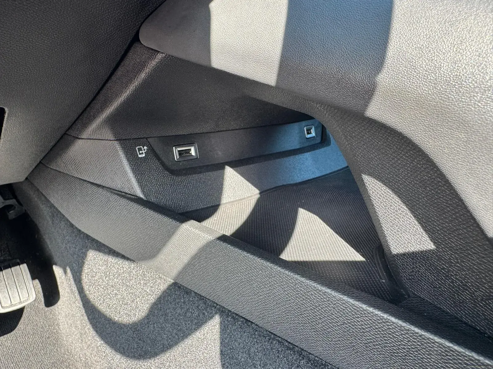 Peugeot 508 SW 1.6 Hybrid Allure e-EAT8 31