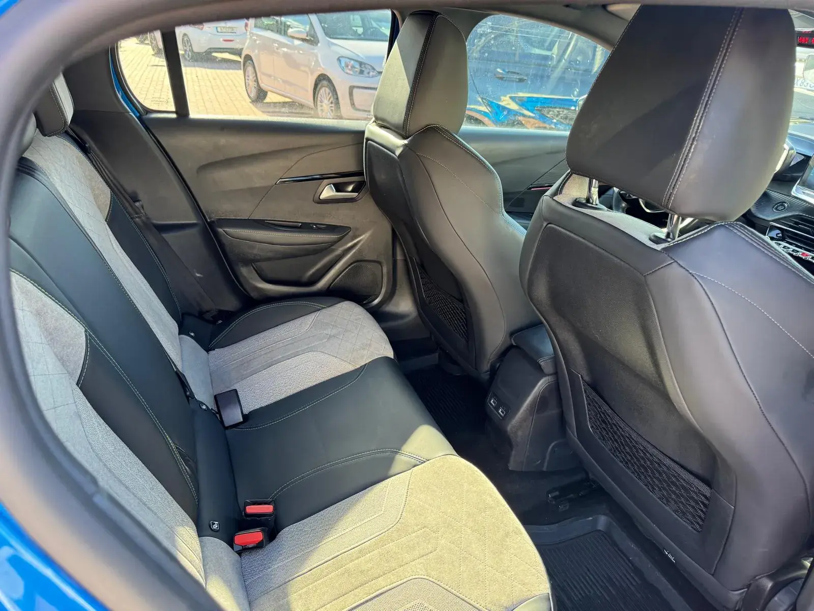 Peugeot e-208 50 kWh GT Pack 4