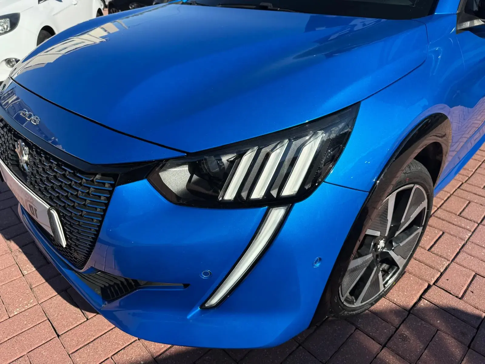 Peugeot e-208 50 kWh GT Pack 10