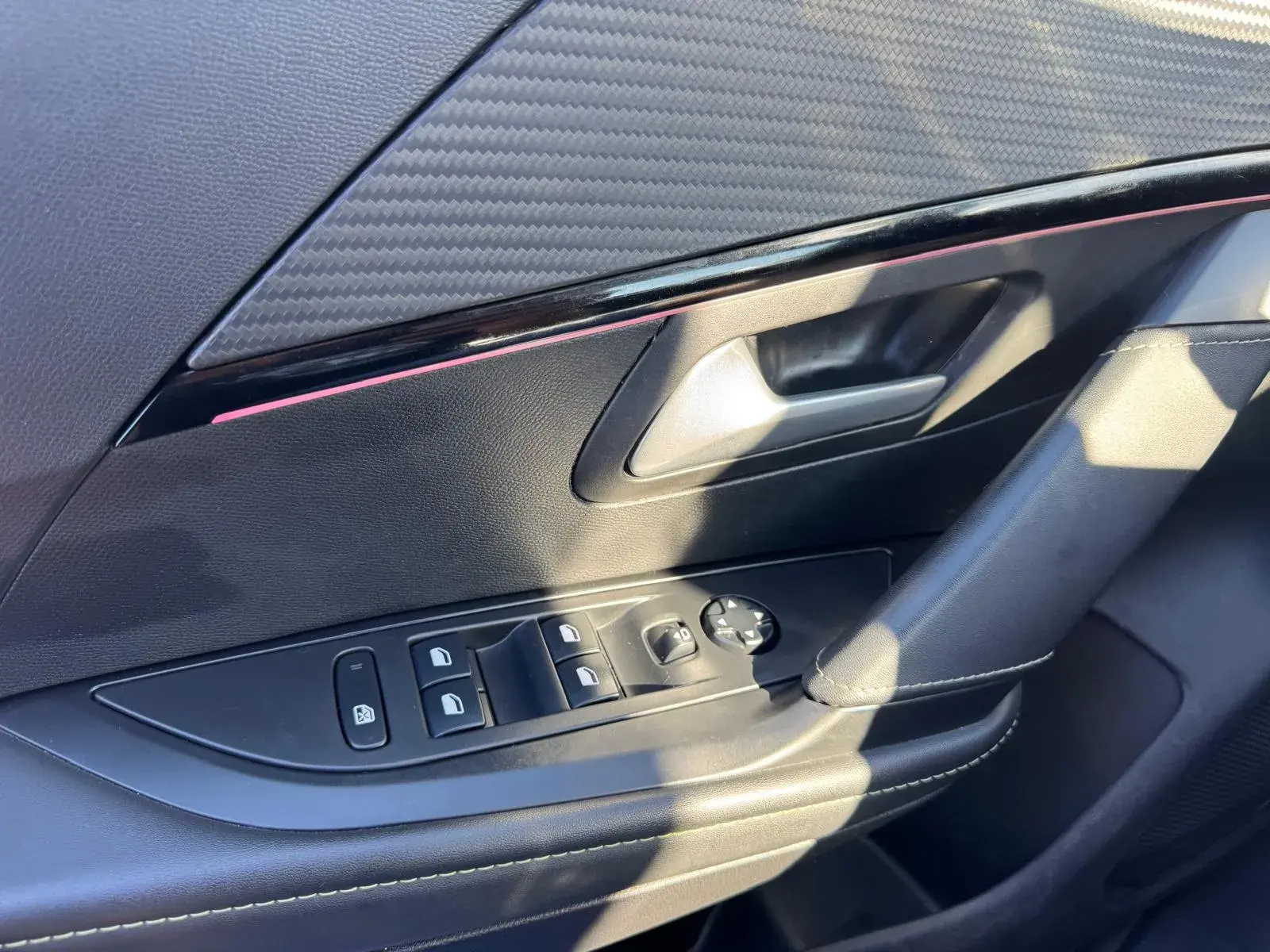 Peugeot e-208 50 kWh GT Pack 17