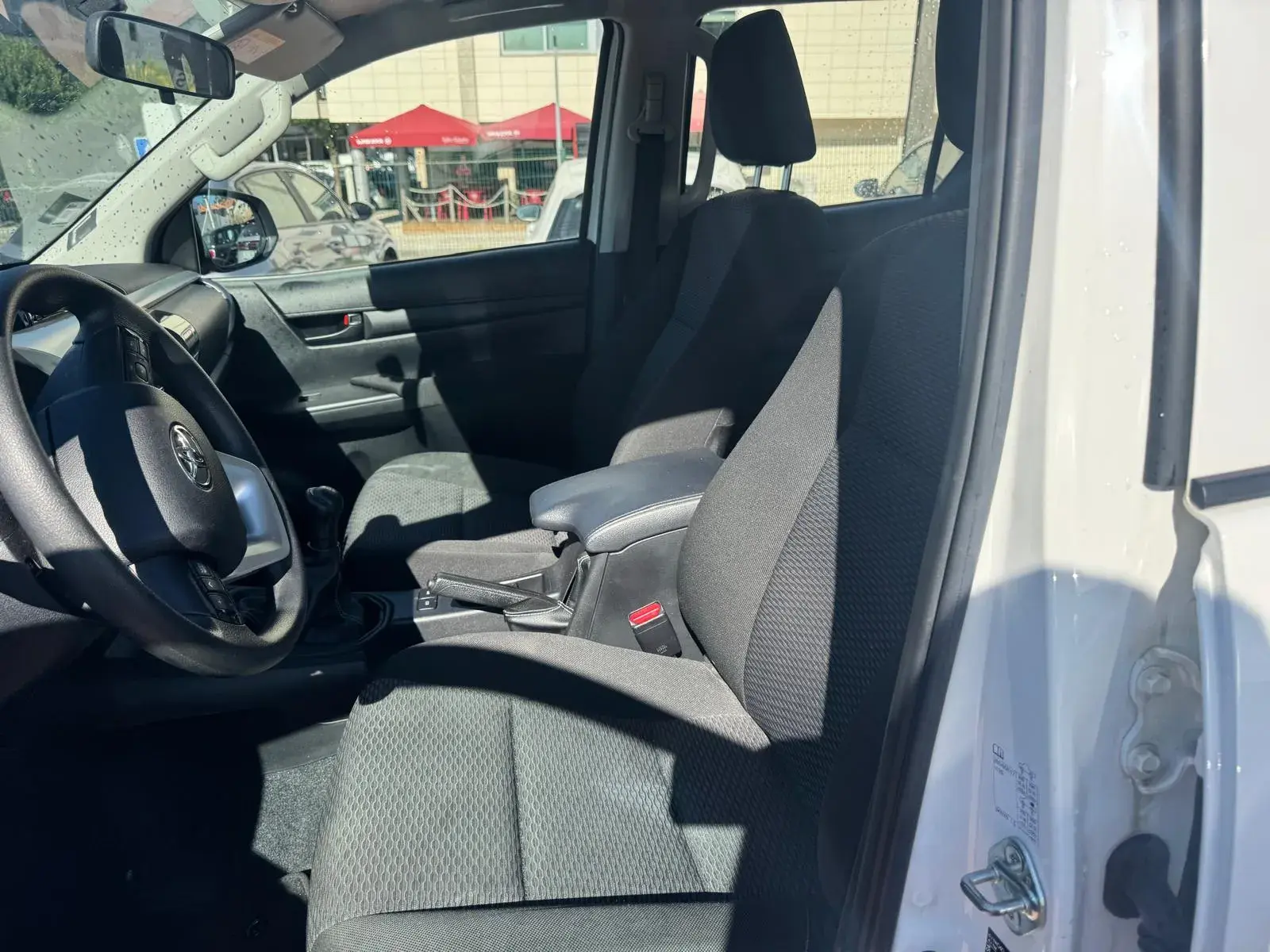 Toyota Hilux 2.4 D-4D 4WD CD CH 8