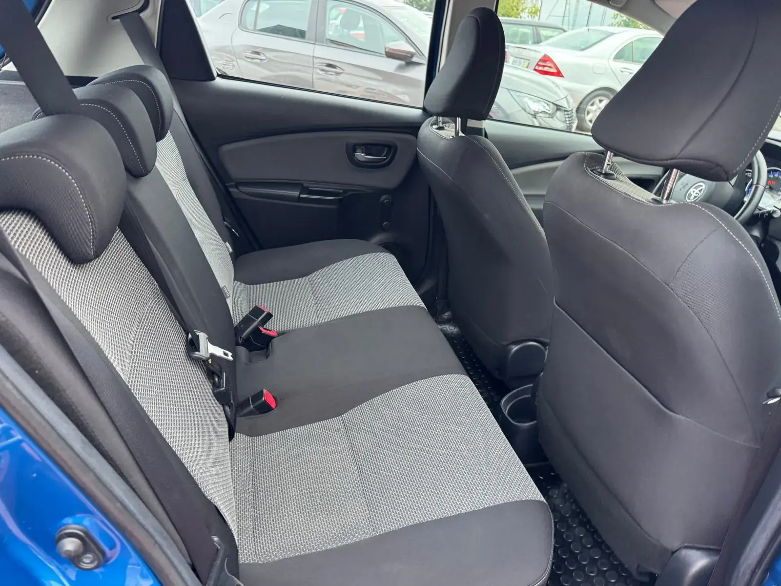 Toyota Yaris 1.5 HSD Comfort+Navi 9