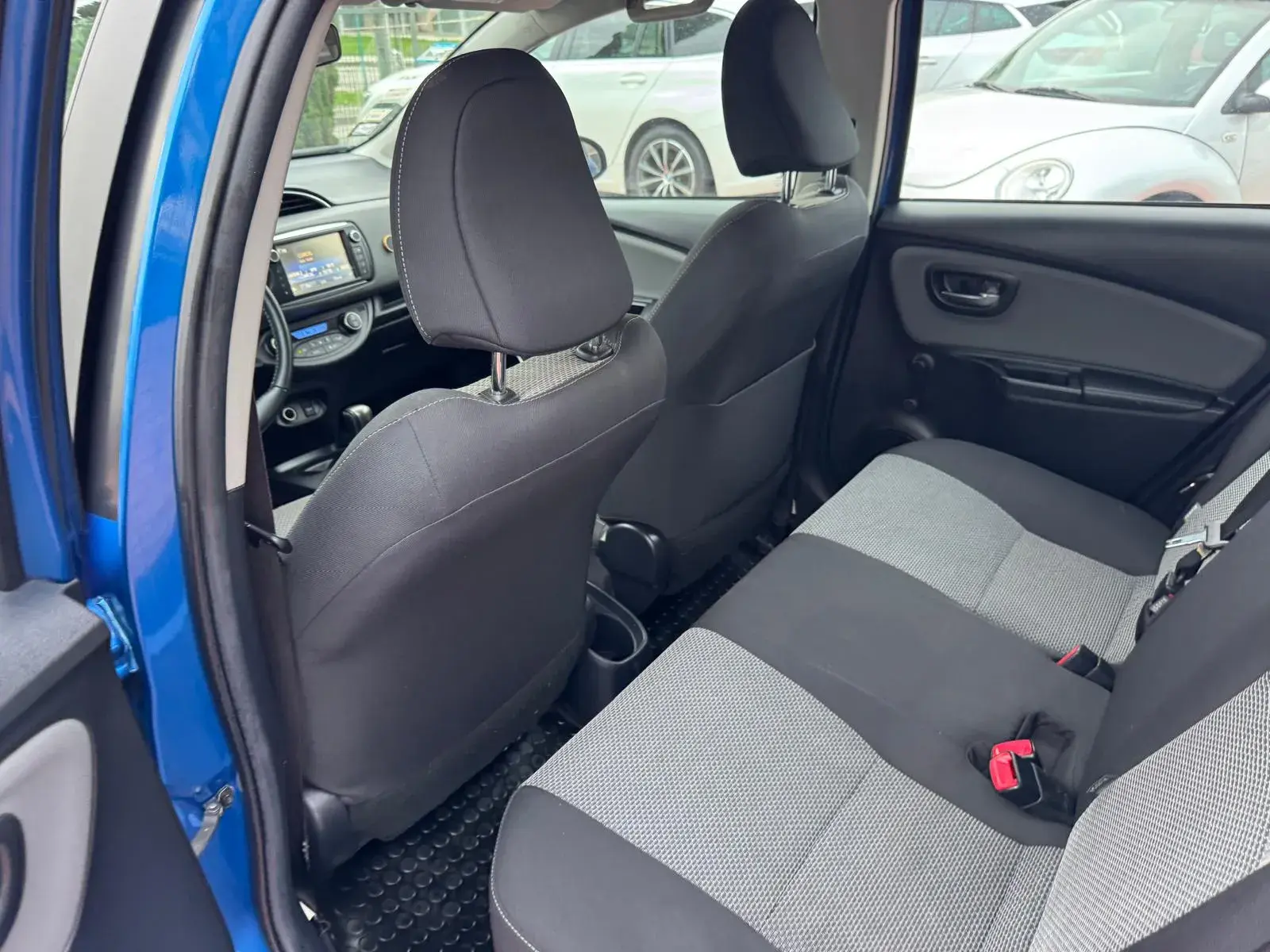 Toyota Yaris 1.5 HSD Comfort+Navi 14