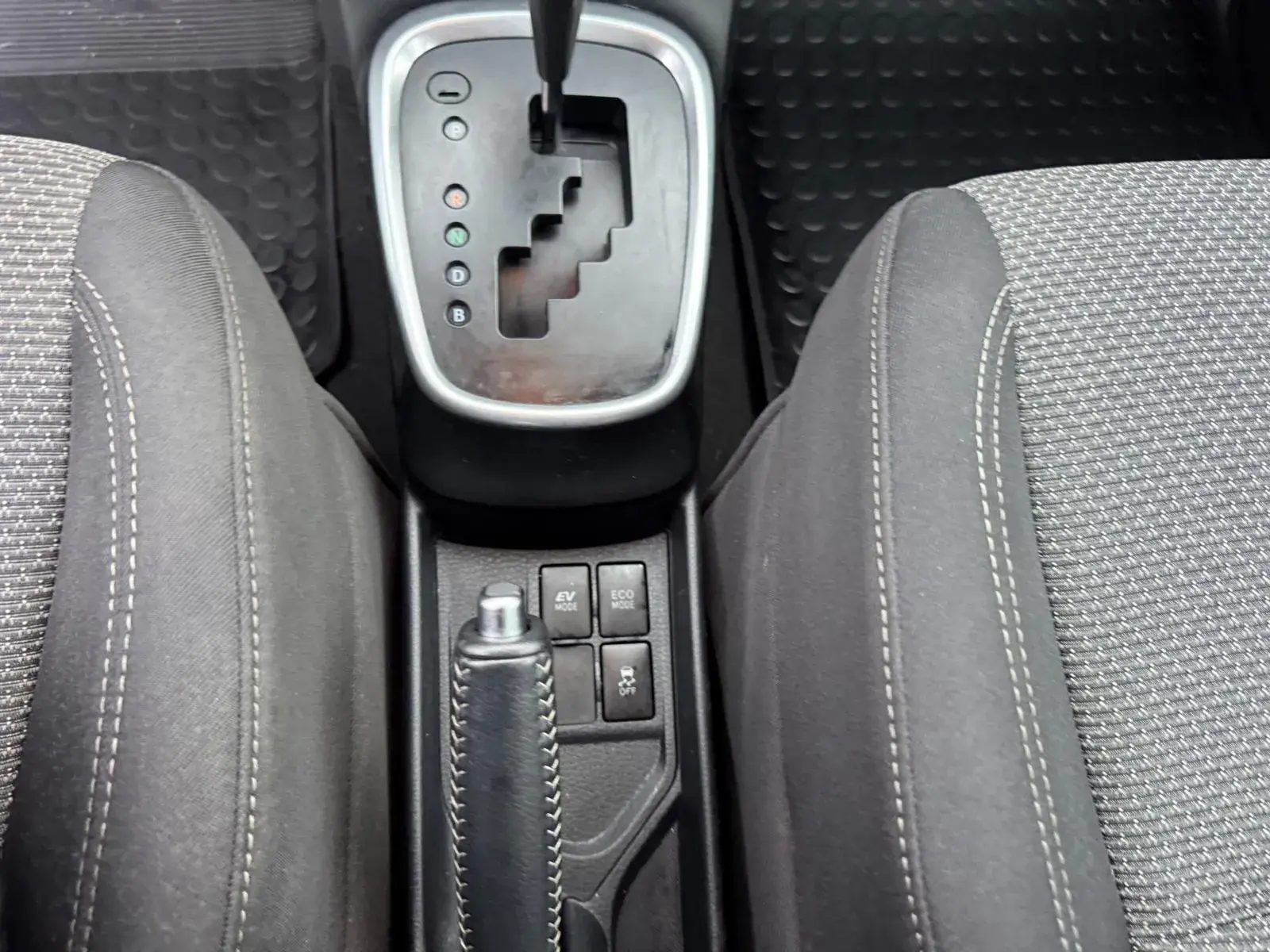 Toyota Yaris 1.5 HSD Comfort+Navi 22