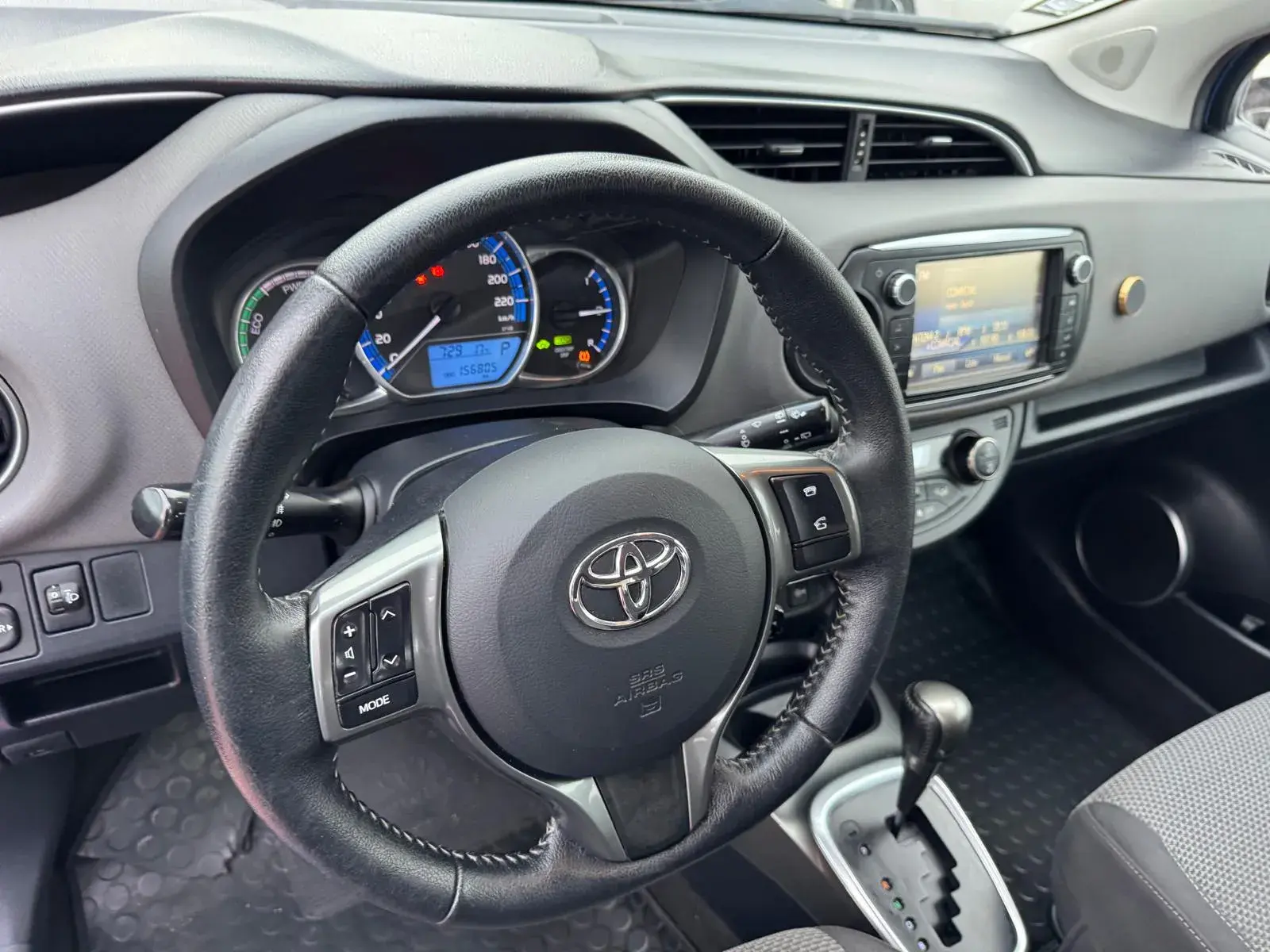 Toyota Yaris 1.5 HSD Comfort+Navi 25