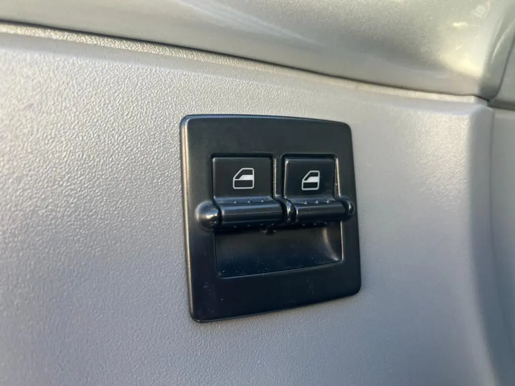 Volkswagen New Beetle 1.9 TDi Highline 9