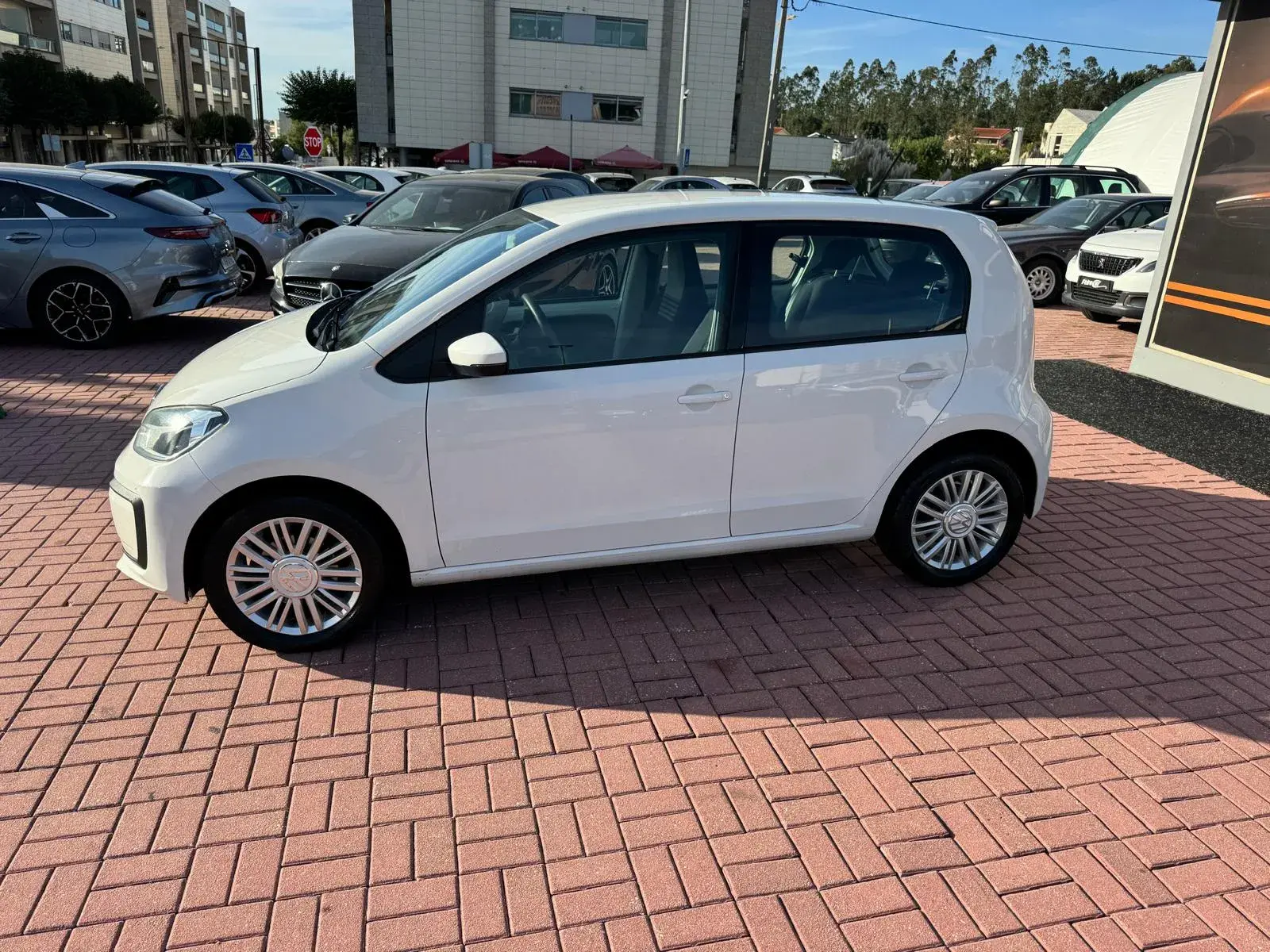 Volkswagen Up! 1.0 Move Up! Auto 3