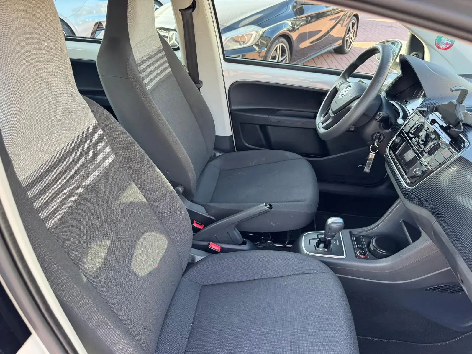 Volkswagen Up! 1.0 Move Up! Auto 17