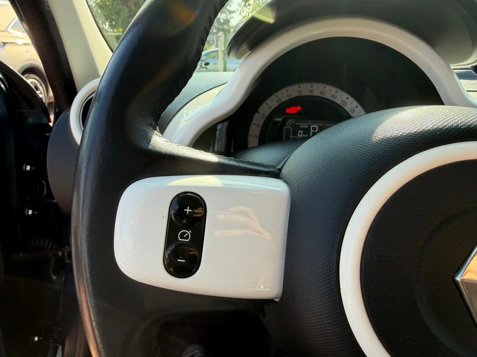 Renault Twingo Z.E. 22 Intens 27