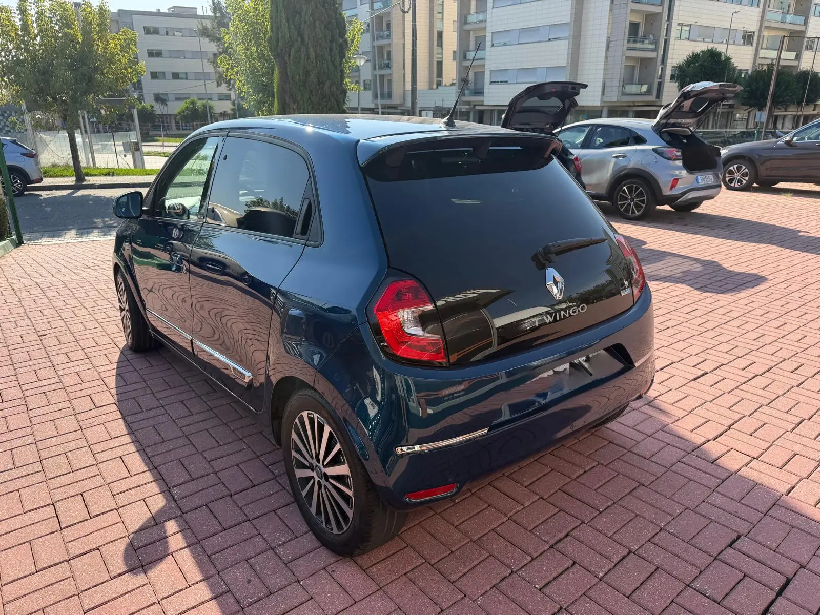 Renault Twingo Z.E. 22 Intens 14