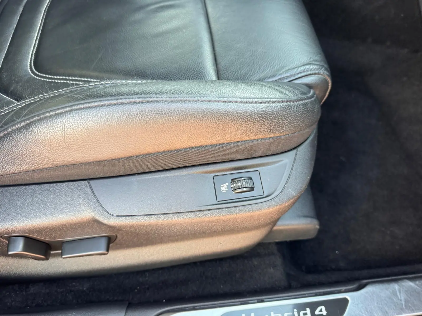 Citroën DS5 2.0 HDi Hy4 So Chic CMP6 102g 19