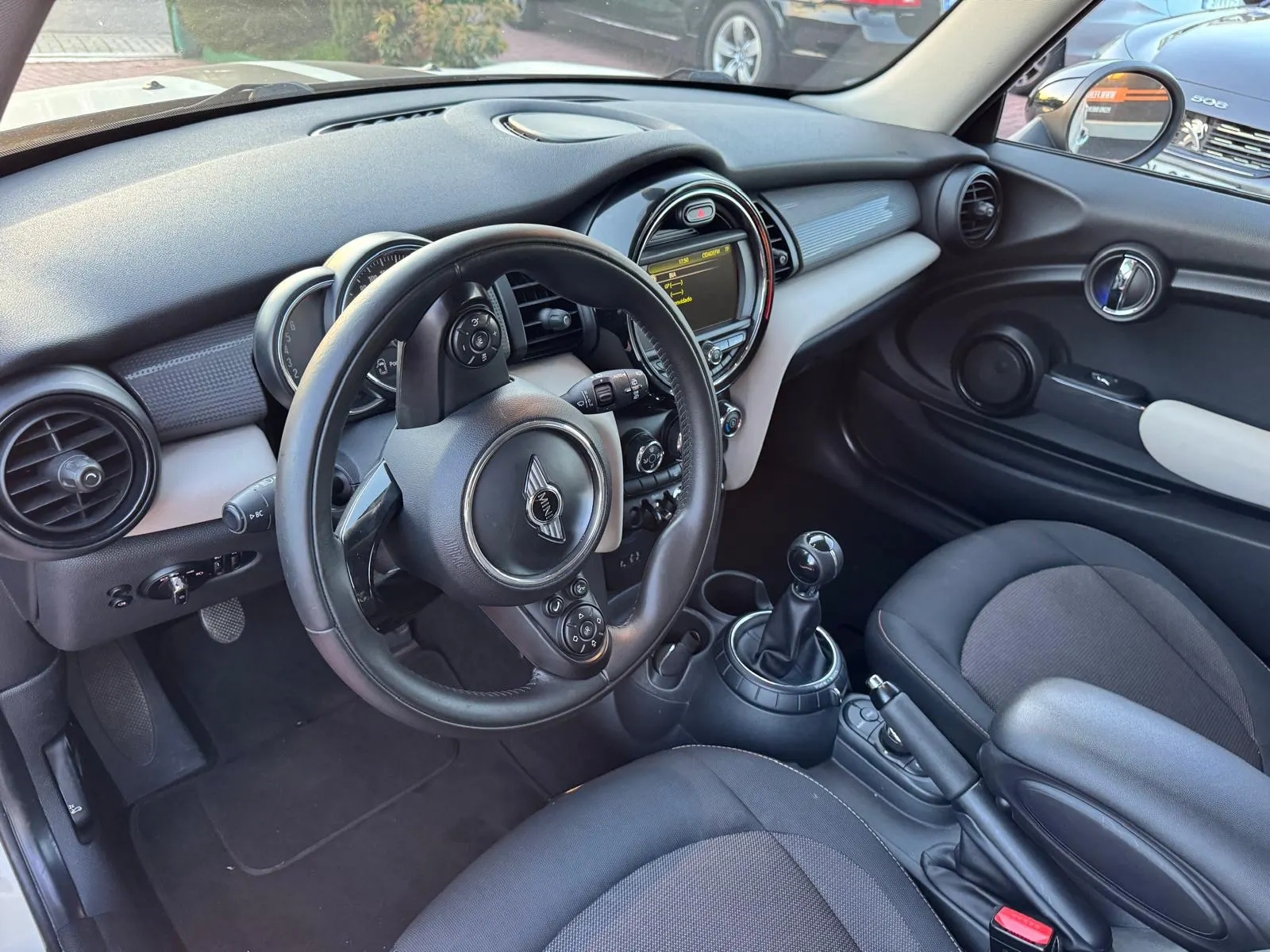 MINI 3 Portas One 15