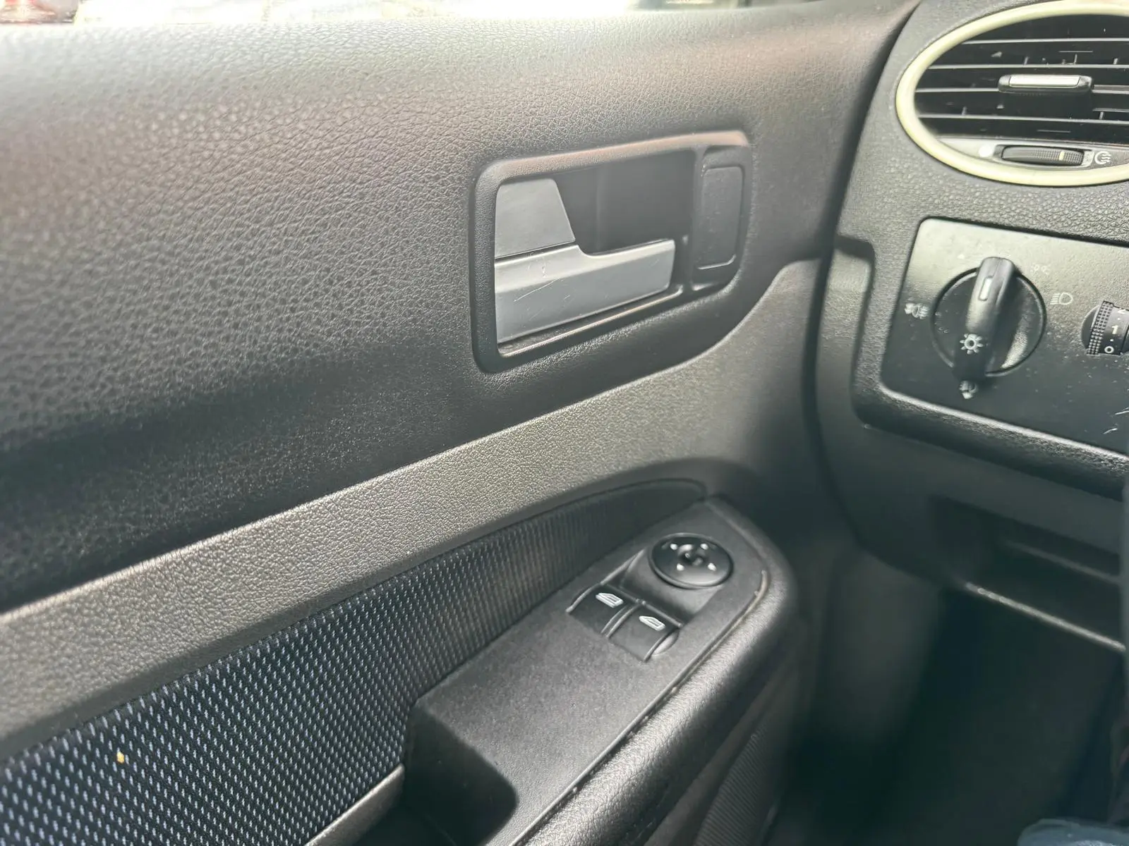 Ford Focus 1.6 TDCi Ghia 26